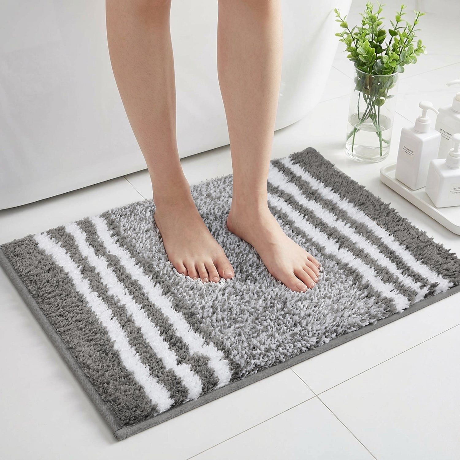 Garnen Striped Microfiber Bath Mat - White Striped Non-Slip Rug, 50x80 cm - Gray